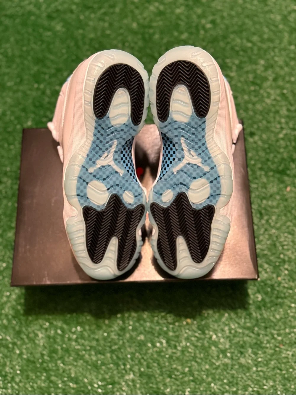 Air Jordan 11 Retro ‘Columbia / Legend Blue’